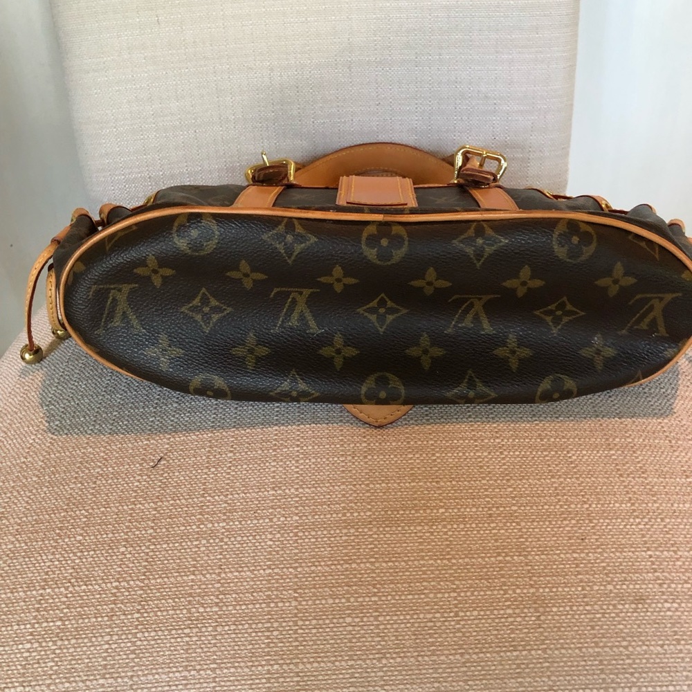 Authentic Louis Vuitton Theta handbag - Picture 3 of 7